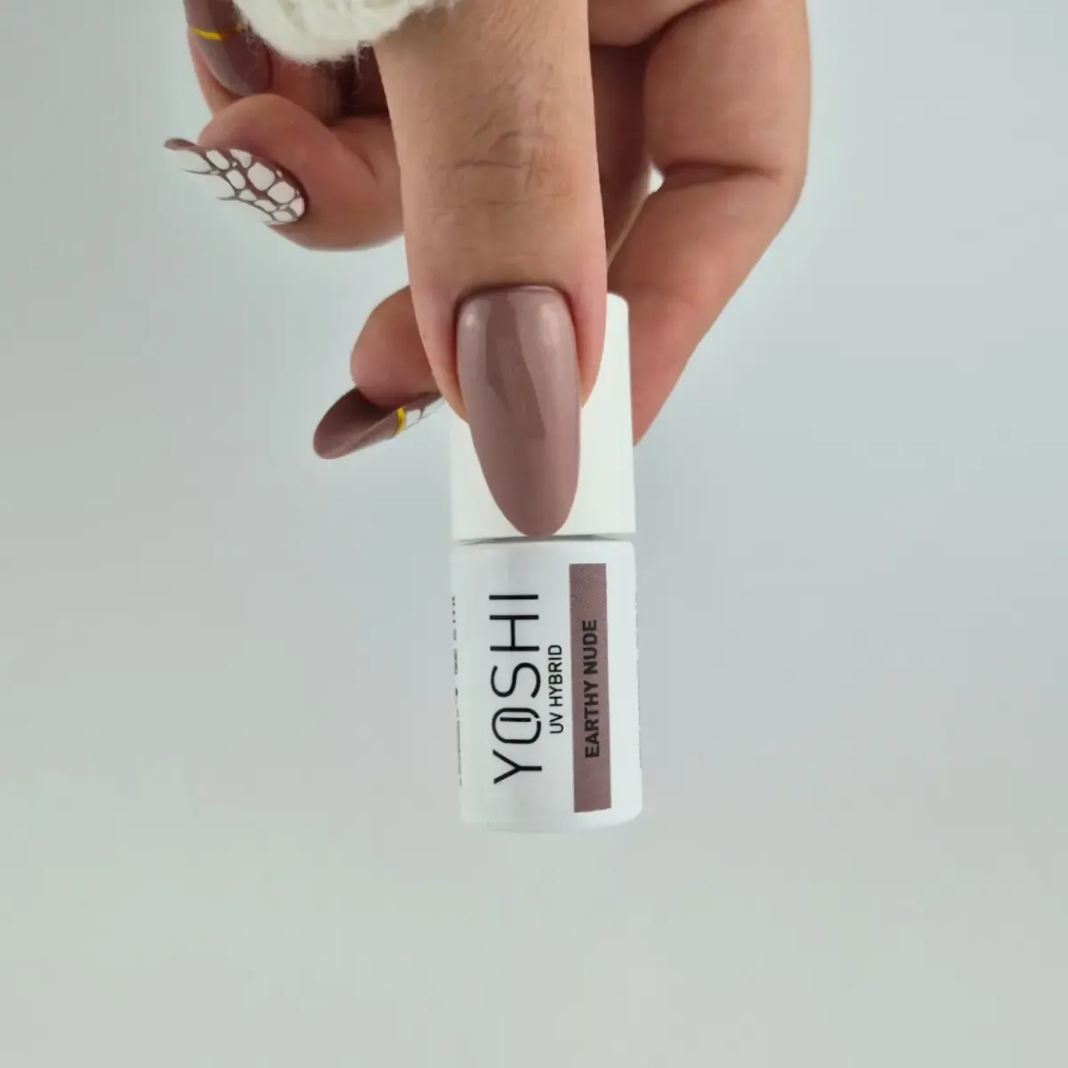 Yoshi Lakier hybrydowy Earthy Nude 135 ziemisty beż